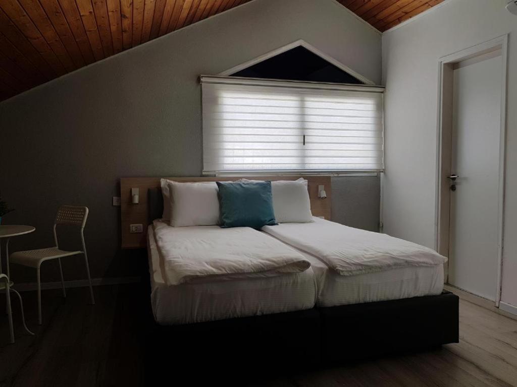 Airport Guest House Or Yehuda Quarto foto